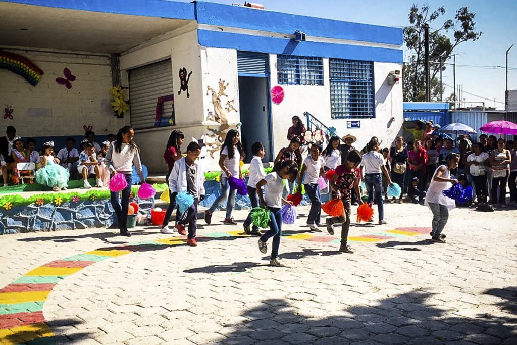Niños de la fundación Pro NIño Leonés, disfrutando de un festival
